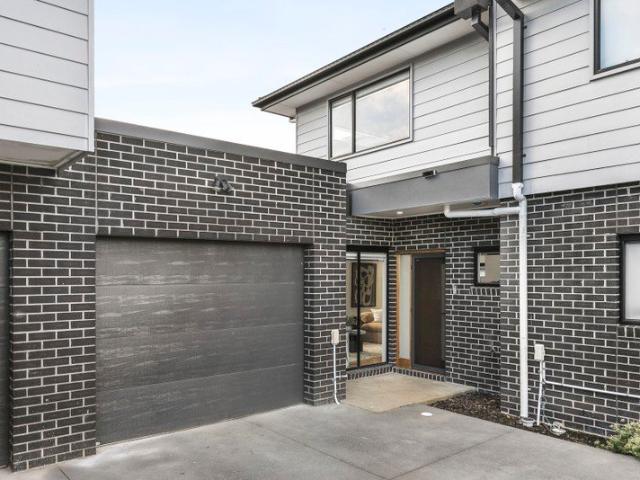 Stylish & Low Maintenance Living in a Peaceful Court Location