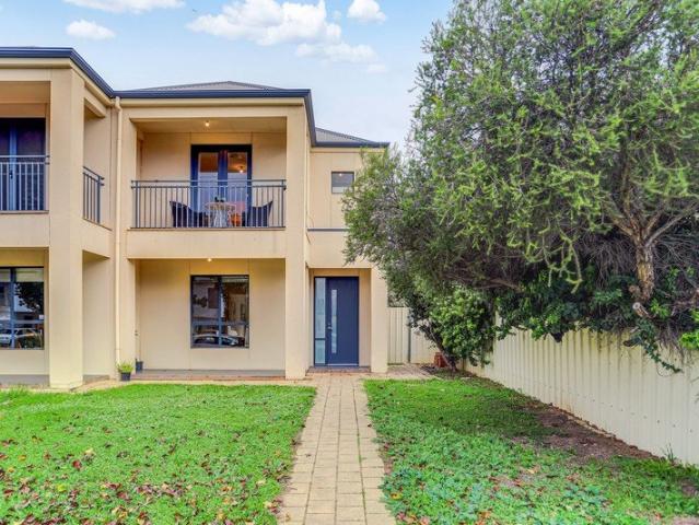 Stylish, Low Maintenance Living in a Prime City Fringe Location