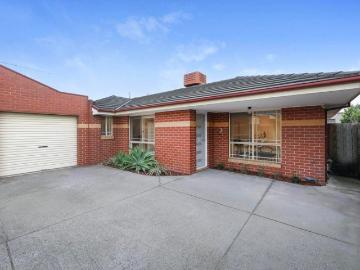 Stylish, low maintenance living in a prime location