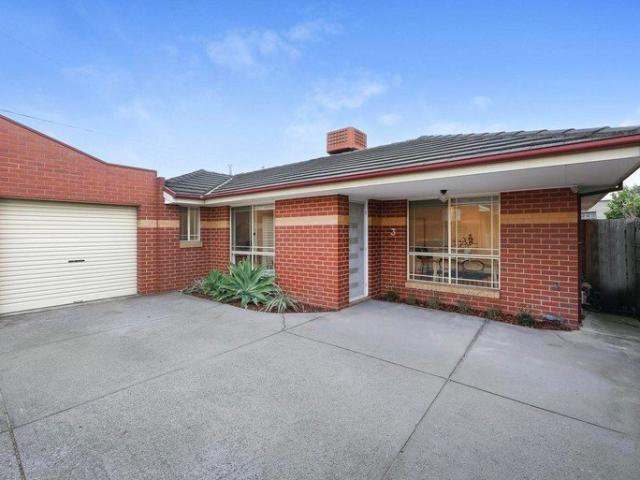 Stylish, low maintenance living in a prime location