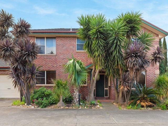 Stylish, low maintenance living in a prime location