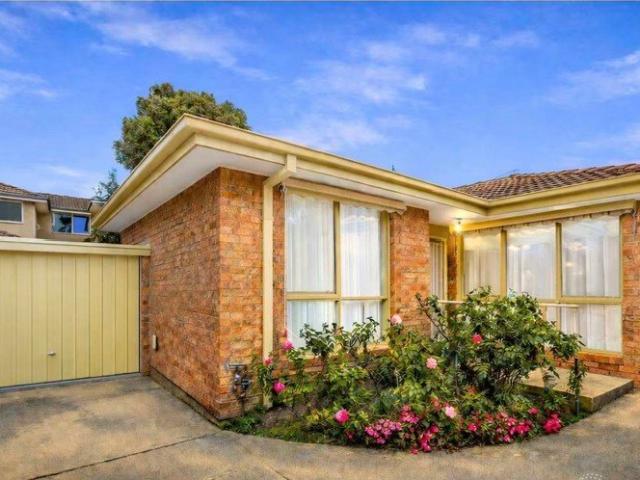 Stylish, Low Maintenance Living in a Prime Mont Albert North Location