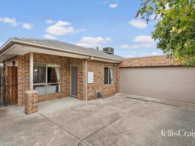 Stylish, low maintenance living in a prime pocket