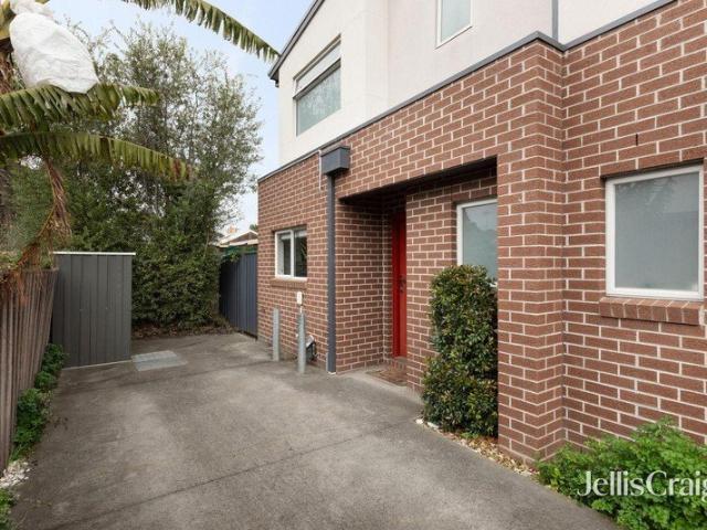 Stylish, low maintenance living in a prime Preston position
