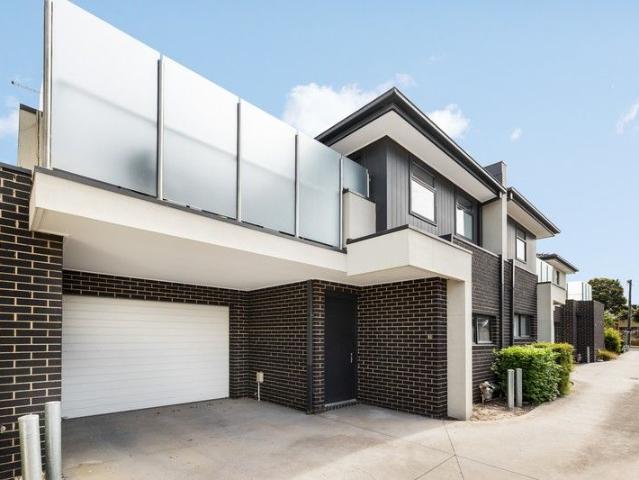 Stylish, Low Maintenance Living in a Prime Reservoir Pocket