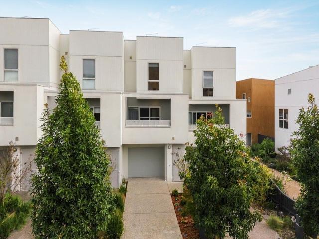 Stylish, Low Maintenance Living in a Prime South Morang Location
