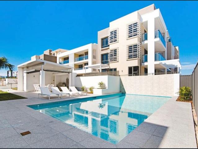 Stylish, Low Maintenance Living in Hope Island – The Perfect Downsizer!