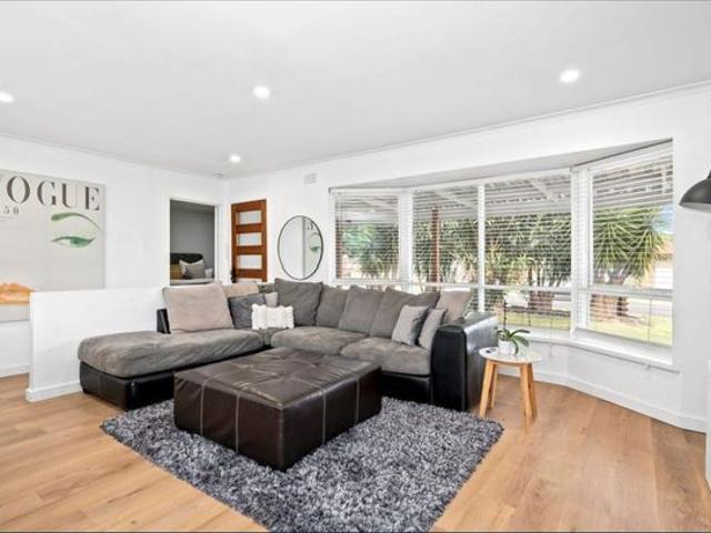 Stylish Low Maintenance Living in Lara