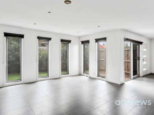 Stylish & Low Maintenance Living in Newtown