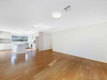 Stylish & Low Maintenance Living In Sought After Wright