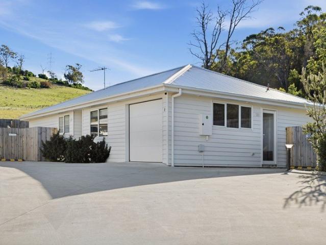 Stylish, Low Maintenance Living in Sorell Centre
