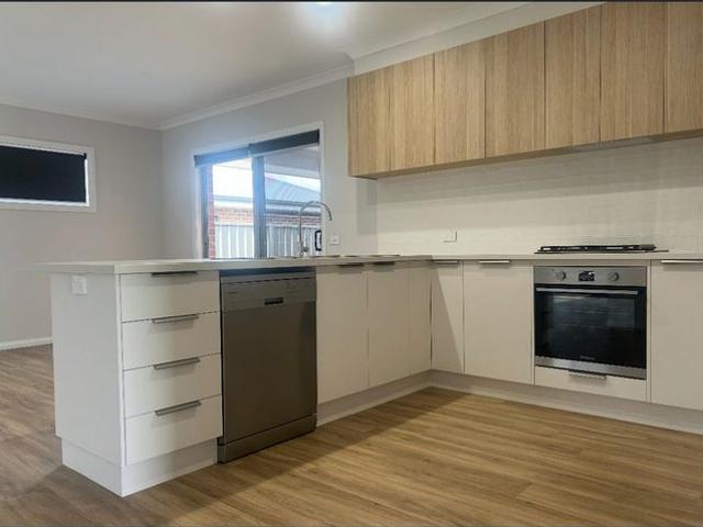 Stylish, Low Maintenance Living in Springdale Heights!