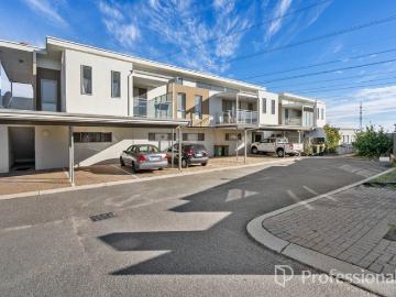 Stylish, Low Maintenance Living in Success!