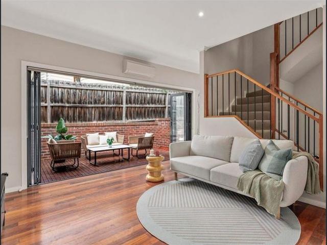 Stylish, Low Maintenance Living in Prime Doncaster East Location