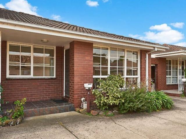 Stylish, Low Maintenance Living in Prime Mentone Location