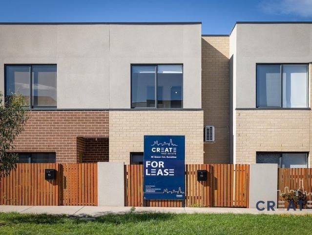 STYLISH & LOW MAINTENANCE LIVING IN PRIME SUNSHINE LOCATION