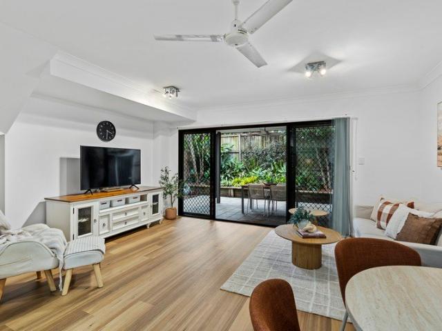 Stylish, Low Maintenance Living in Prime Yeronga