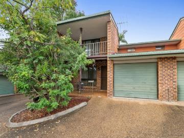 Stylish, Low Maintenance Living in Waterford West