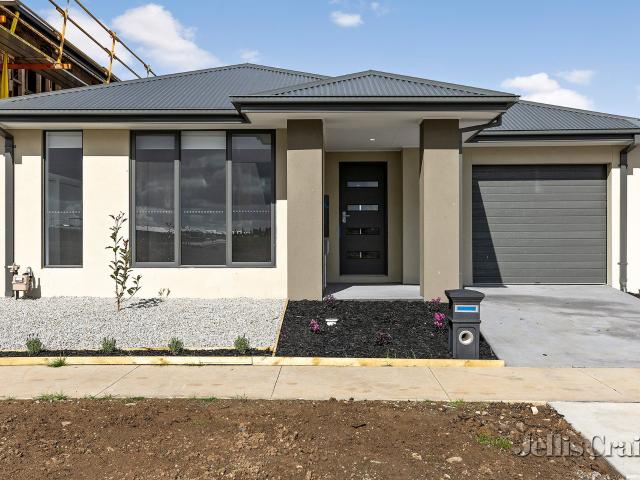 Stylish low maintenance living in Winter Valley