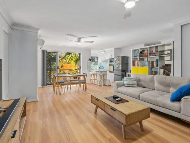 STYLISH, LOW MAINTENANCE LIVING IN THE HEART OF COORPAROO