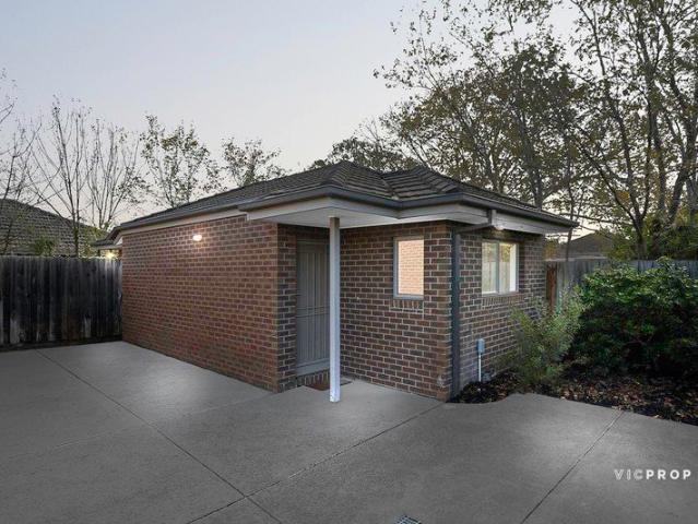 STYLISH, LOW MAINTENANCE LIVING IN THE HEART OF KINGSBURY
