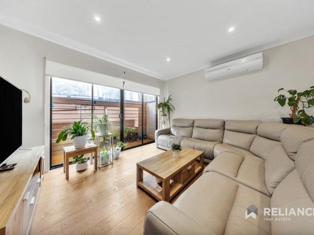 Stylish, Low Maintenance Living in the Heart of Tarneit Perfect for First Home Buyers, Downsizers & Investors!