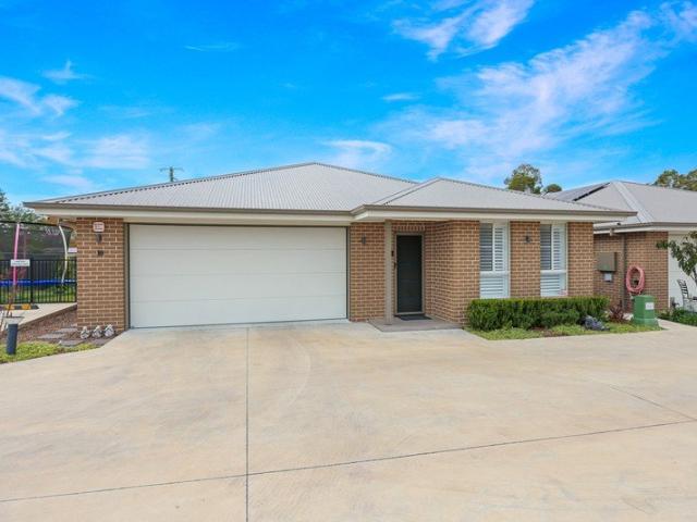 STYLISH, LOW MAINTENANCE LIVING IN ZAHRA ESTATE