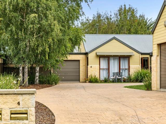 Stylish Low Maintenance Living Moments from Daylesford's Heart