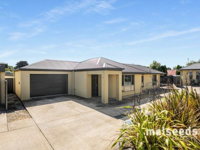 Stylish Low Maintenance Living Near Schools and Amenities