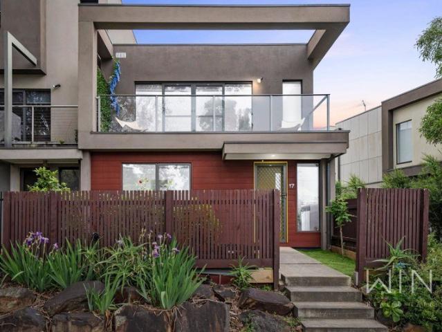 STYLISH, LOW MAINTENANCE LIVING READY TO ENJOY