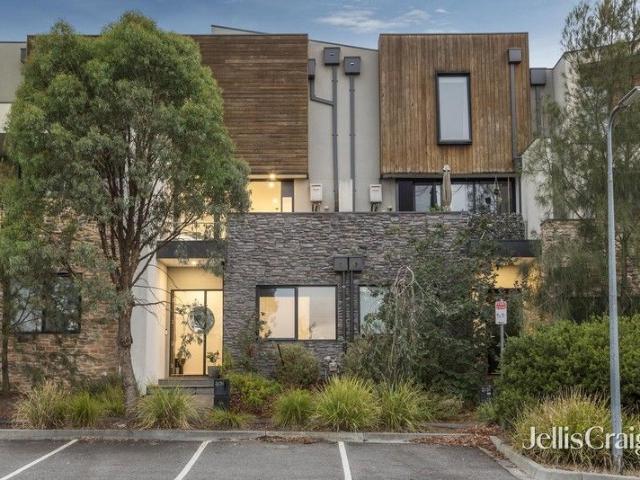 Stylish, Low Maintenance Living Walk to Everything