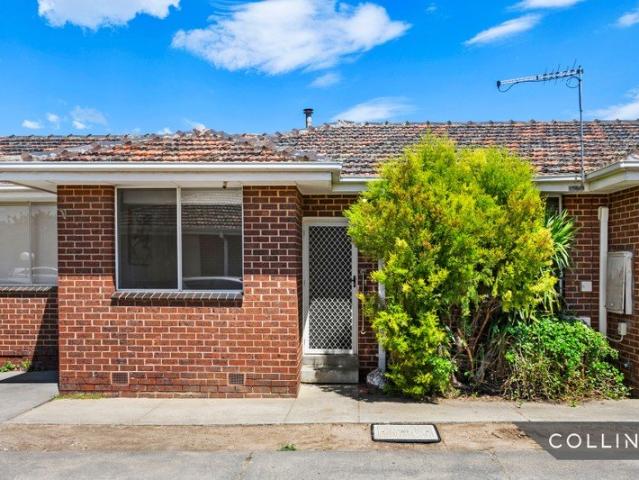 Stylish, Low Maintenance Living with a Private Courtyard