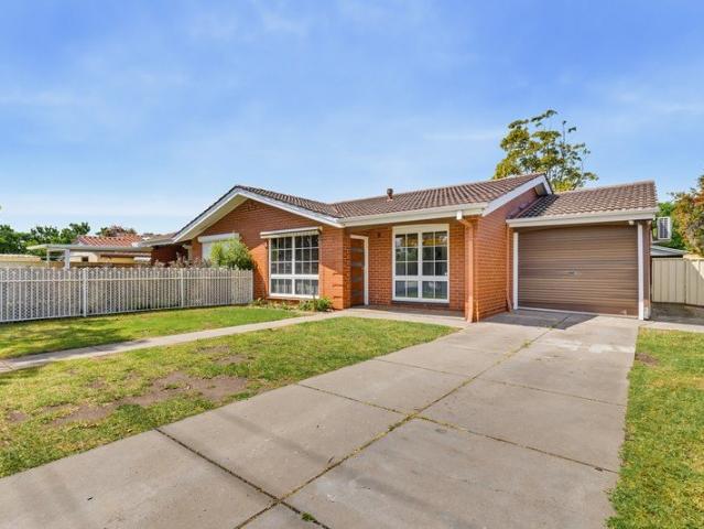 Stylish, Low Maintenance Living with Fantastic Outdoor Space!