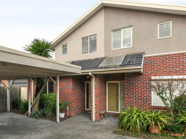 Stylish Low Maintenance Living with Modern Comfort & Outdoor Appeal