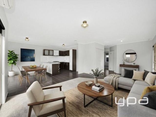 Stylish, Low Maintenance Living with Solar Savings!