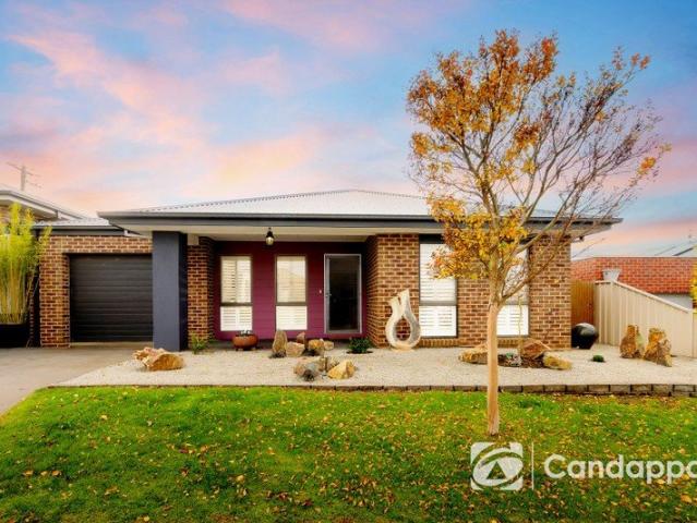 Stylish Low Maintenance Living with Stunning Mountain Views