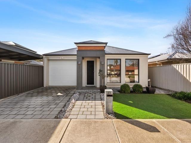 Stylish, Low Maintenance Perfection in a Prime Park Holme Location