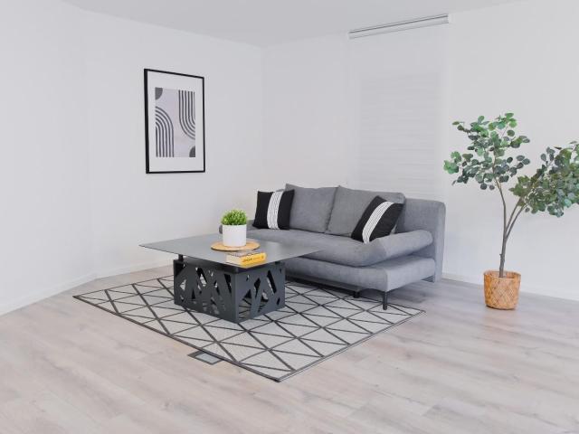 Stylish Lower Ground, Quiet, Modern & Terrace