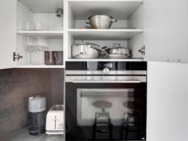 Stylish Paris Two Bedroom Ready to Move In!, Paris Amsterdam Apartments for Rent