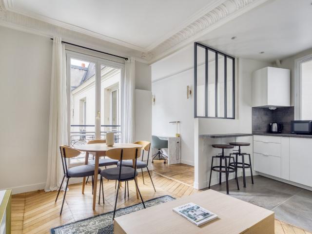 Stylish Paris Two Bedroom Ready to Move In!, Paris Amsterdam Apartments for Rent
