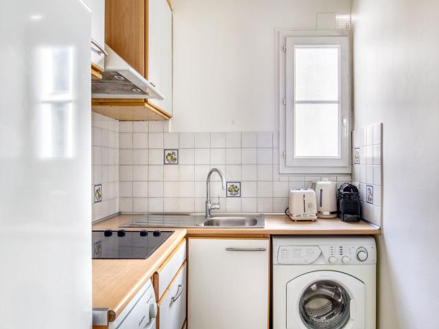 Stylish Parisian Escape in Porte Saint Martin, Paris Amsterdam Apartments for Rent