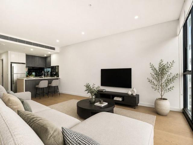 Stylish Parkside Apartment with Kogarah Bay Views