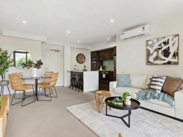 Stylish Part Furnished Apartment Minutes to CBD & Airport