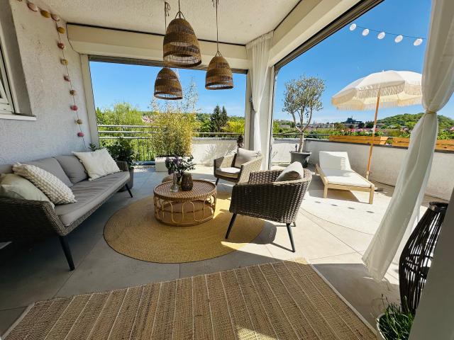 Stylish Penthouse with Panoramic Terrace in St. Johann