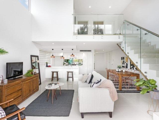 Stylish penthouse of impressive scale and design on the outskirt of Breakfast Point