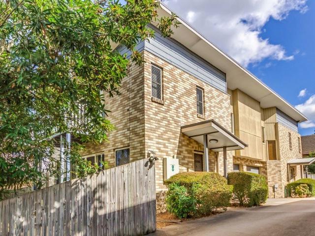 Stylish Petrie Townhouse with Study and Private Outdoor Living