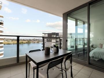 Stylish Portside Apartment with River Views