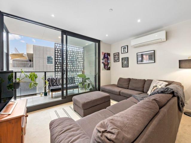 Stylish Prahran Apartment with Rooftop Entertaining & City Views