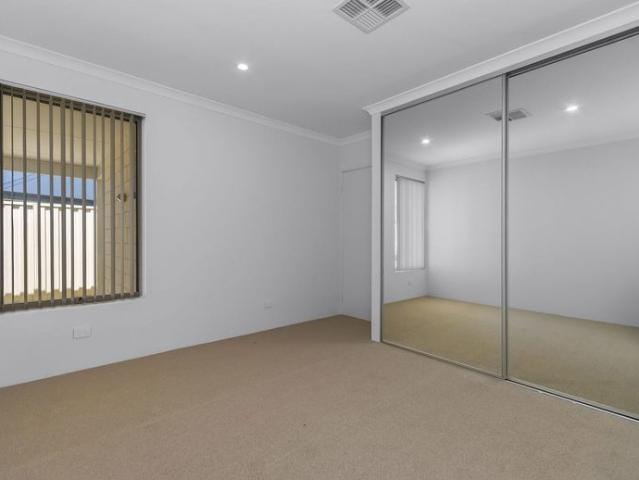 STYLISH & PRIVATE 2 BEDROOM DUPLEX NEAR FLORIDA BEACH