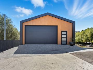 Stylish & private one bed home with stunning views and huge potential